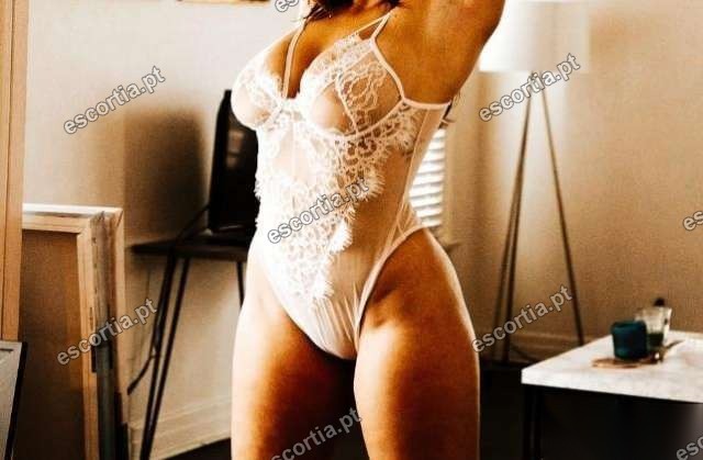 Letícia photo 2